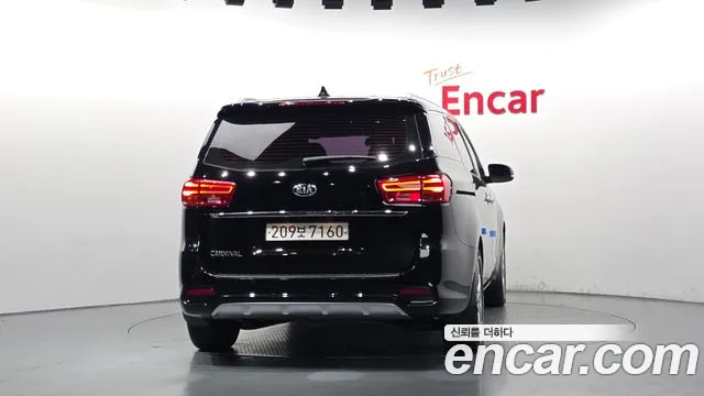Kia Carnival 2020 thumb 4