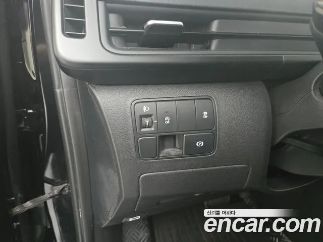 Hyundai Staria 2025 thumb 6