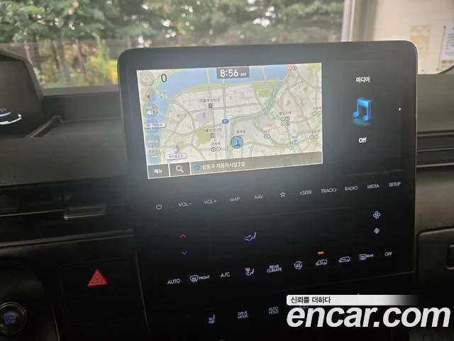 Hyundai Staria 2025 thumb 8