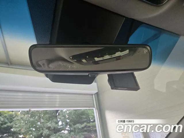 Hyundai Staria 2025 thumb 9