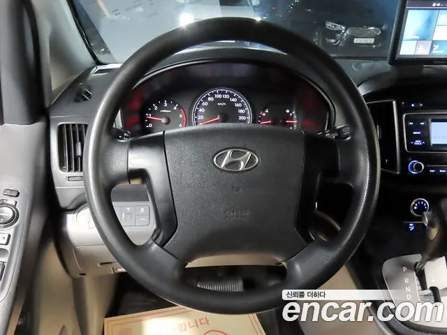 Hyundai Starex 2015 thumb 10