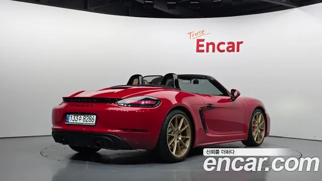 Porsche Cayman 2022 thumb 2