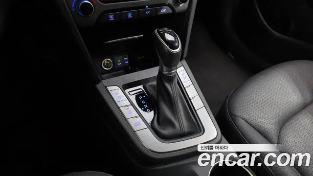 Hyundai Avante 2017 thumb 8