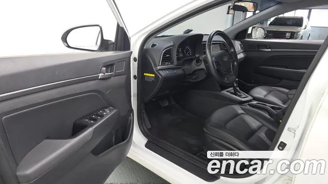Hyundai Avante 2017 thumb 9