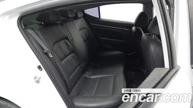 Hyundai Avante 2017 thumb 10