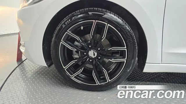 Hyundai Avante 2016 thumb 4