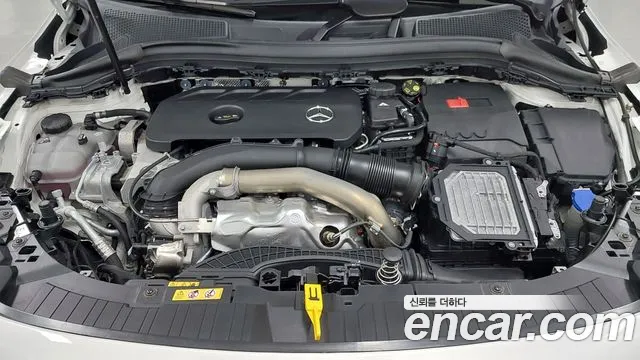 Mercedes-Benz GLA 2025 thumb 6