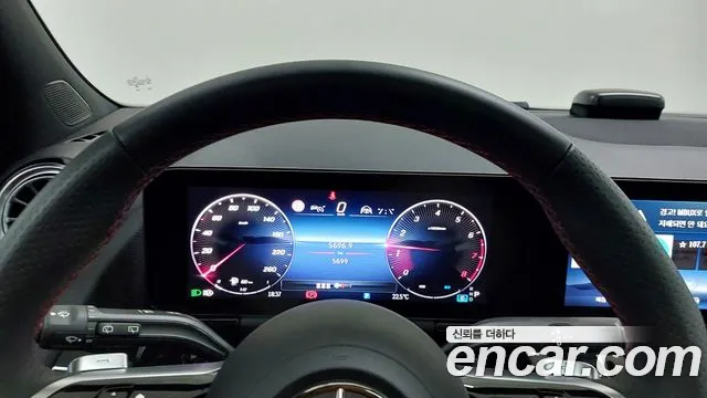 Mercedes-Benz GLA 2025 thumb 8