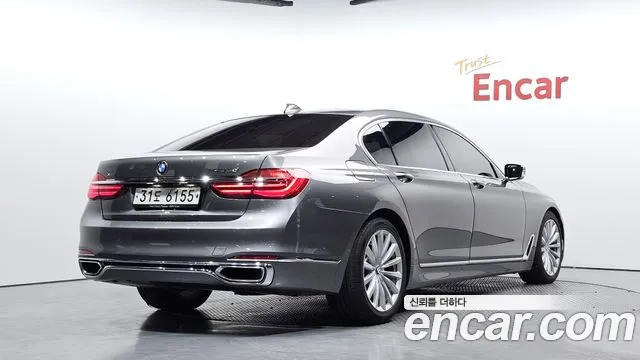 BMW 7-Series 2016 thumb 2