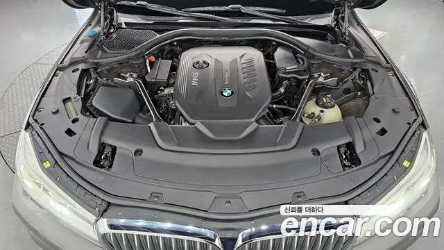 BMW 7-Series 2016 thumb 6