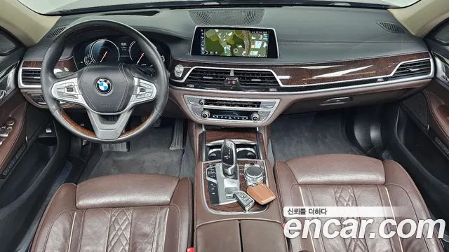 BMW 7-Series 2016 thumb 7