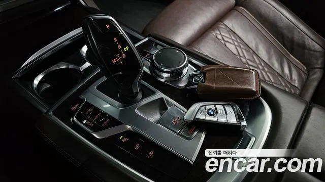 BMW 7-Series 2016 thumb 9