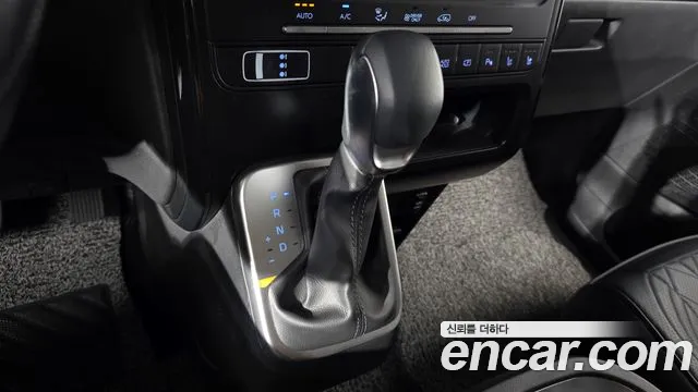 Hyundai Staria 2026 thumb 9