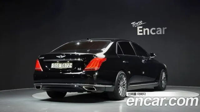 Genesis G90 2016 thumb 2