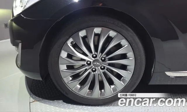Genesis G90 2016 thumb 5