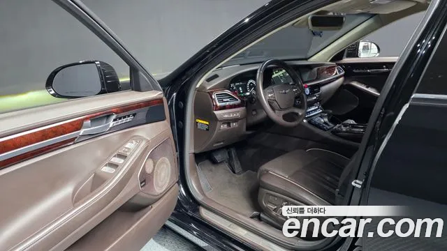 Genesis G90 2016 thumb 10