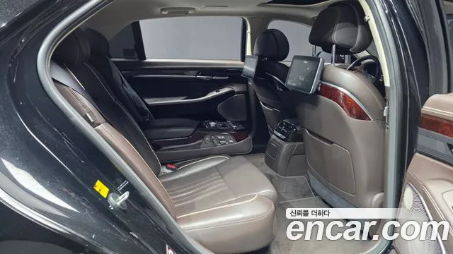 Genesis G90 2016 thumb 12