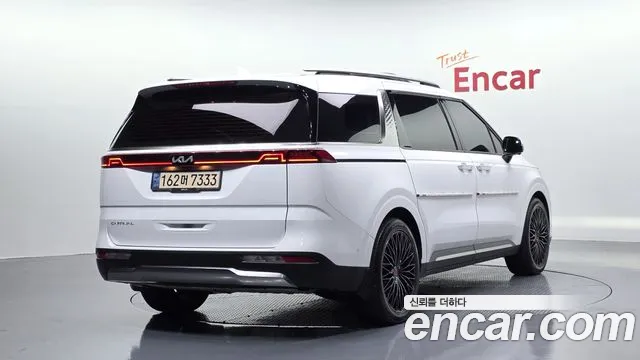 Kia Carnival 2021 thumb 2