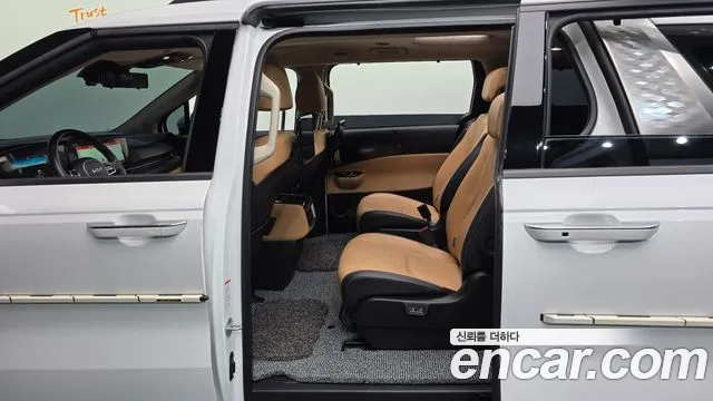 Kia Carnival 2021 thumb 11