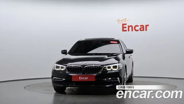 BMW 5-Series 2019 thumb 2