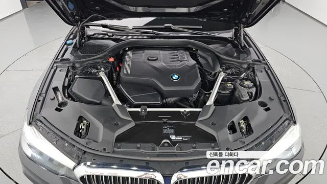 BMW 5-Series 2019 thumb 5