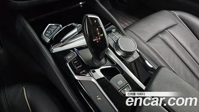 BMW 5-Series 2019 thumb 8