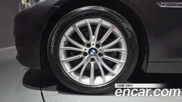 BMW 5-Series 2015 thumb 4