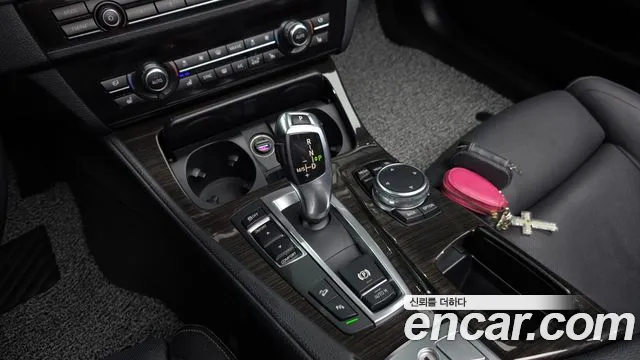 BMW 5-Series 2015 thumb 8