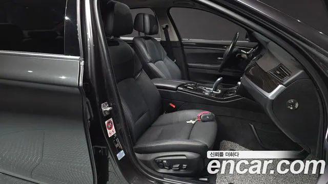 BMW 5-Series 2015 thumb 10