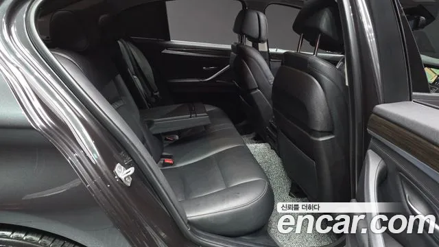 BMW 5-Series 2015 thumb 11