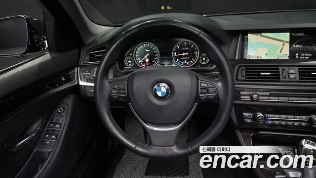 BMW 5-Series 2015 thumb 12