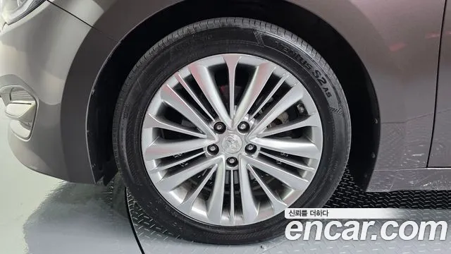Hyundai Aslan 2016 thumb 5