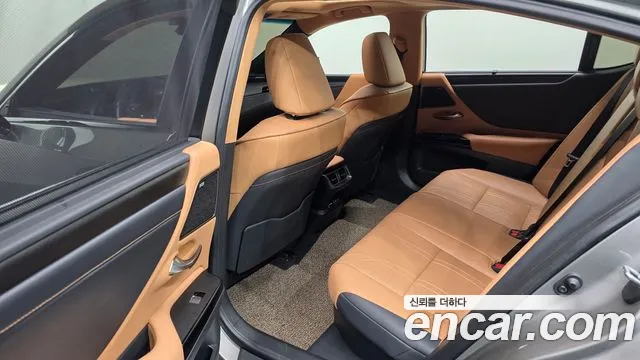 Lexus ES 2025 thumb 12