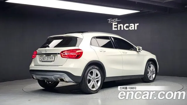 Mercedes-Benz GLA 2016 thumb 2