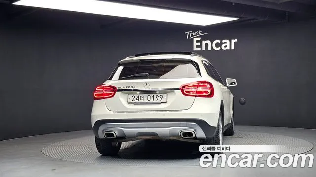 Mercedes-Benz GLA 2016 thumb 4