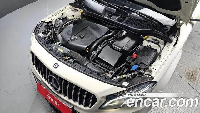 Mercedes-Benz GLA 2016 thumb 6