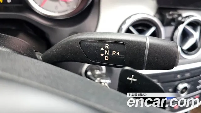 Mercedes-Benz GLA 2016 thumb 9