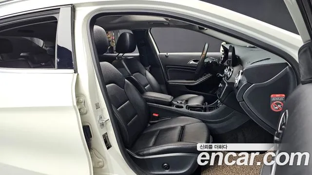 Mercedes-Benz GLA 2016 thumb 11
