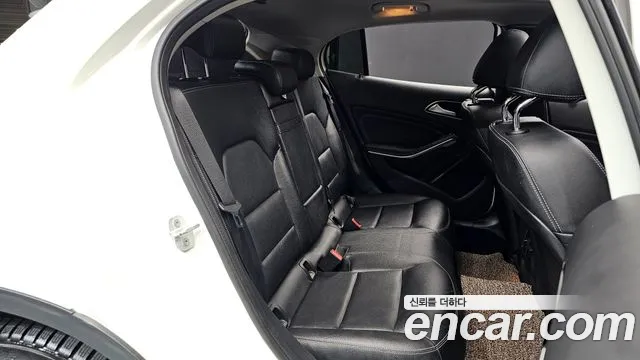 Mercedes-Benz GLA 2016 thumb 12