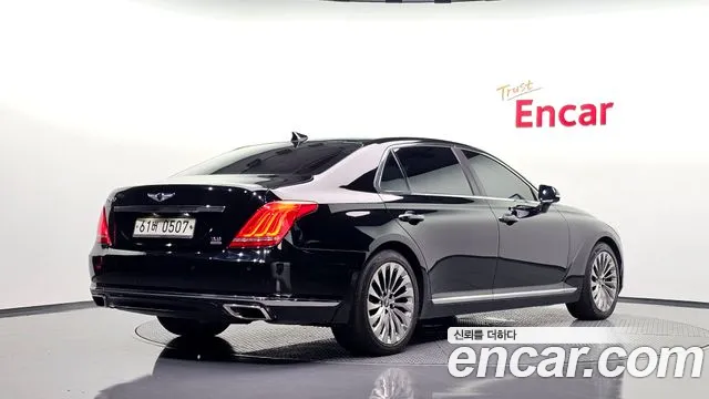Genesis G90 2016 thumb 2