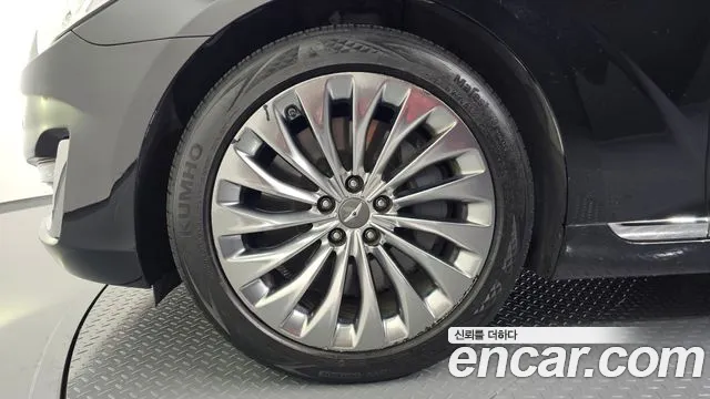 Genesis G90 2016 thumb 5