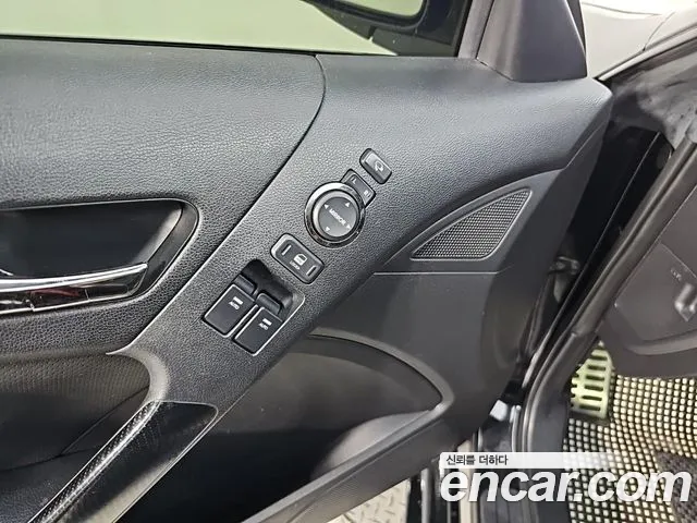 Hyundai Genesis 2011 thumb 10