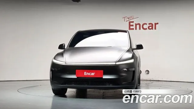 Tesla Model Y 2026 thumb 2