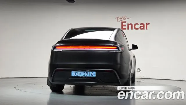 Tesla Model Y 2026 thumb 3