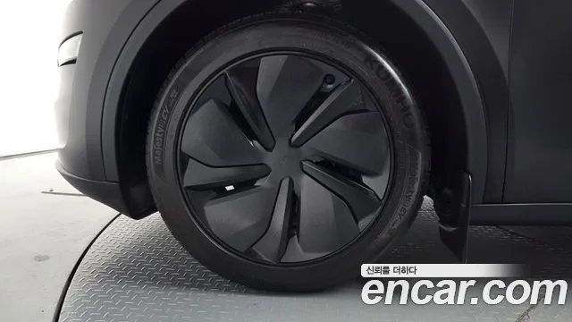Tesla Model Y 2026 thumb 4