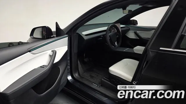 Tesla Model Y 2026 thumb 9