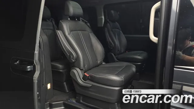 Hyundai Staria 2021 thumb 11