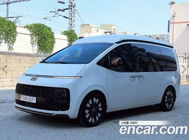 Hyundai Staria 2023 thumb 2