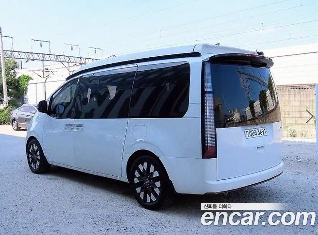 Hyundai Staria 2023 thumb 3