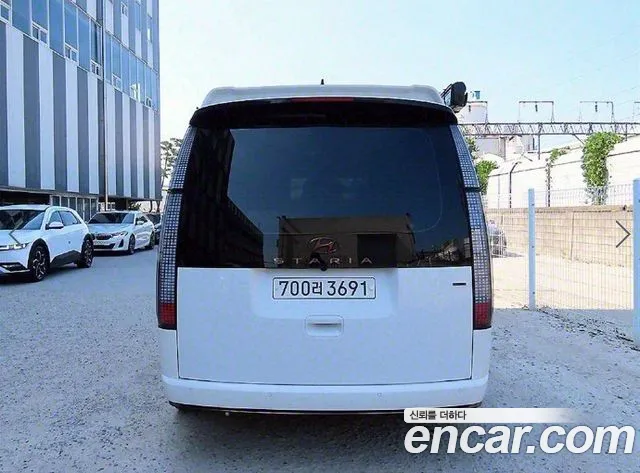 Hyundai Staria 2023 thumb 4